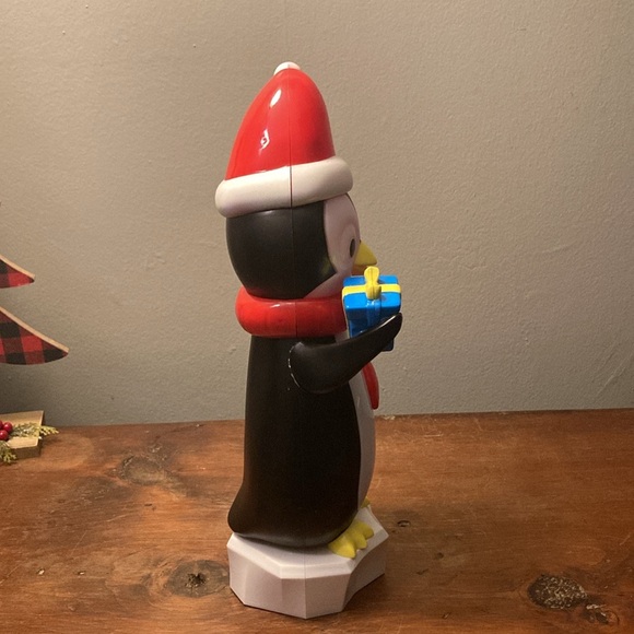 NWT- 14β LED Light Up Adorable Penguin Decoration π Operated - Picture 8 of 17